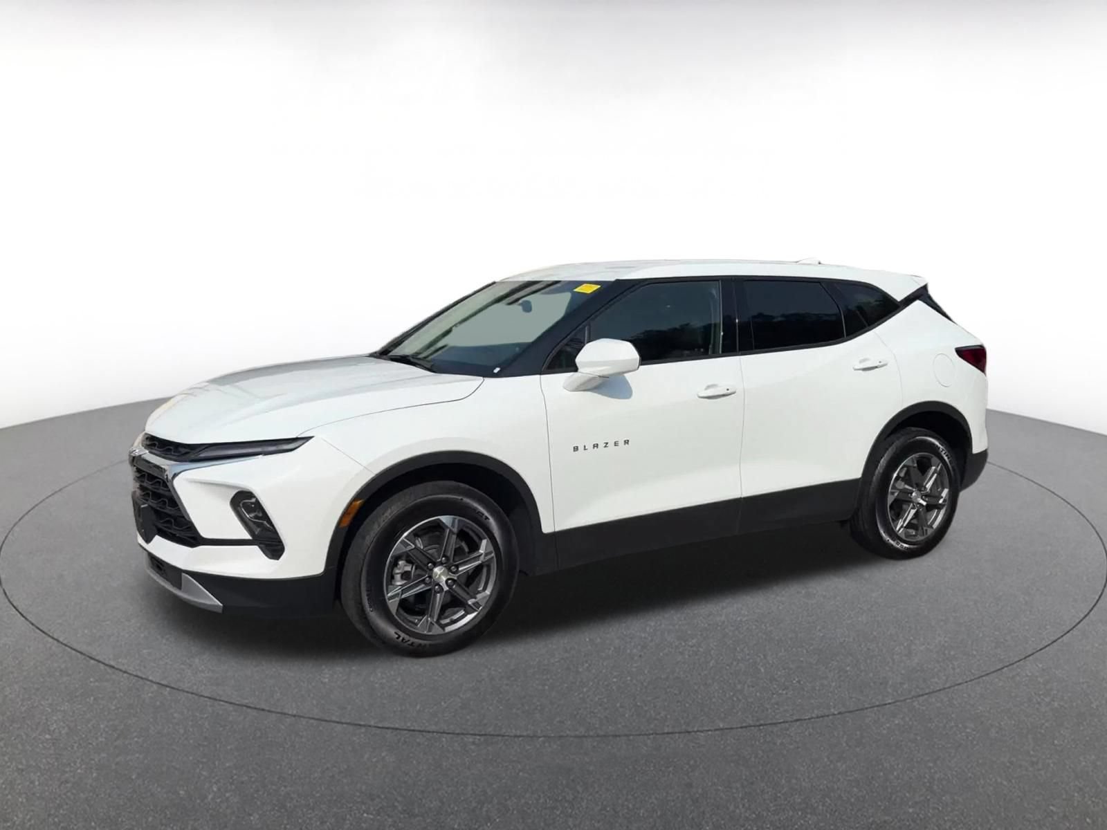 Used 2025 Chevrolet Blazer LT FWD image 7