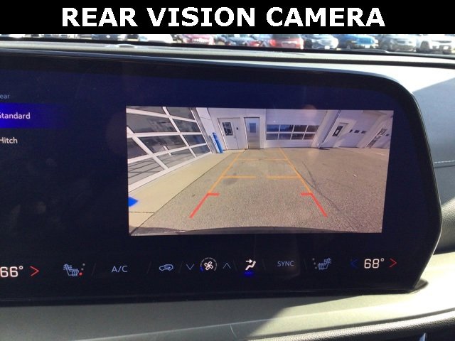 Used 2025 Chevrolet Traverse LT image 18