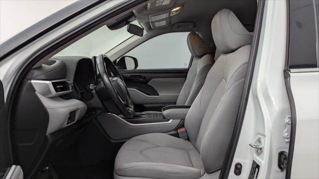 Used 2022 Toyota Highlander LE image 14
