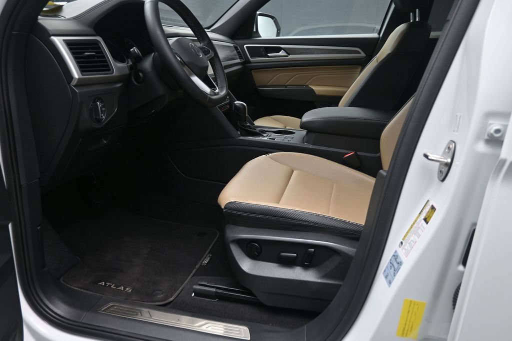 Used 2021 Volkswagen Atlas Cross Sport SE FWD image 16