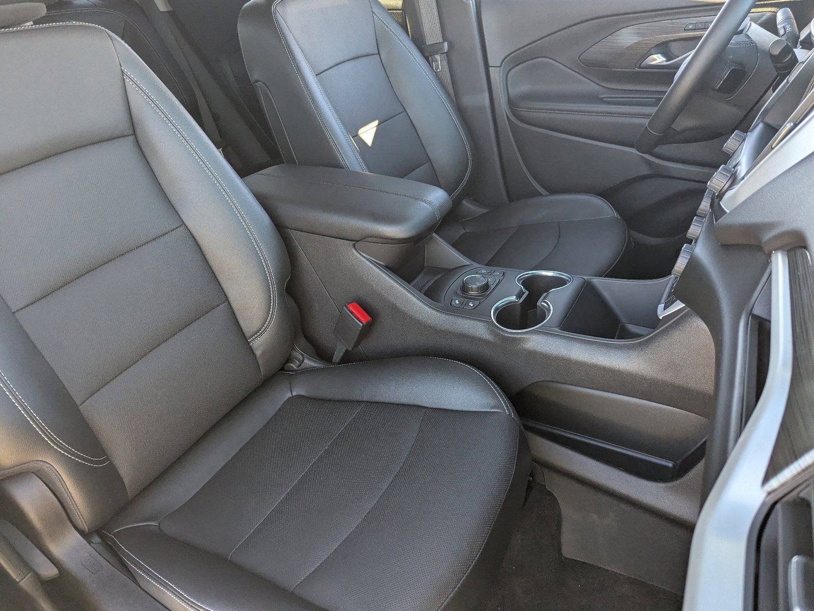 Used 2023 GMC Terrain SLT w/ Elevation Edition image 11