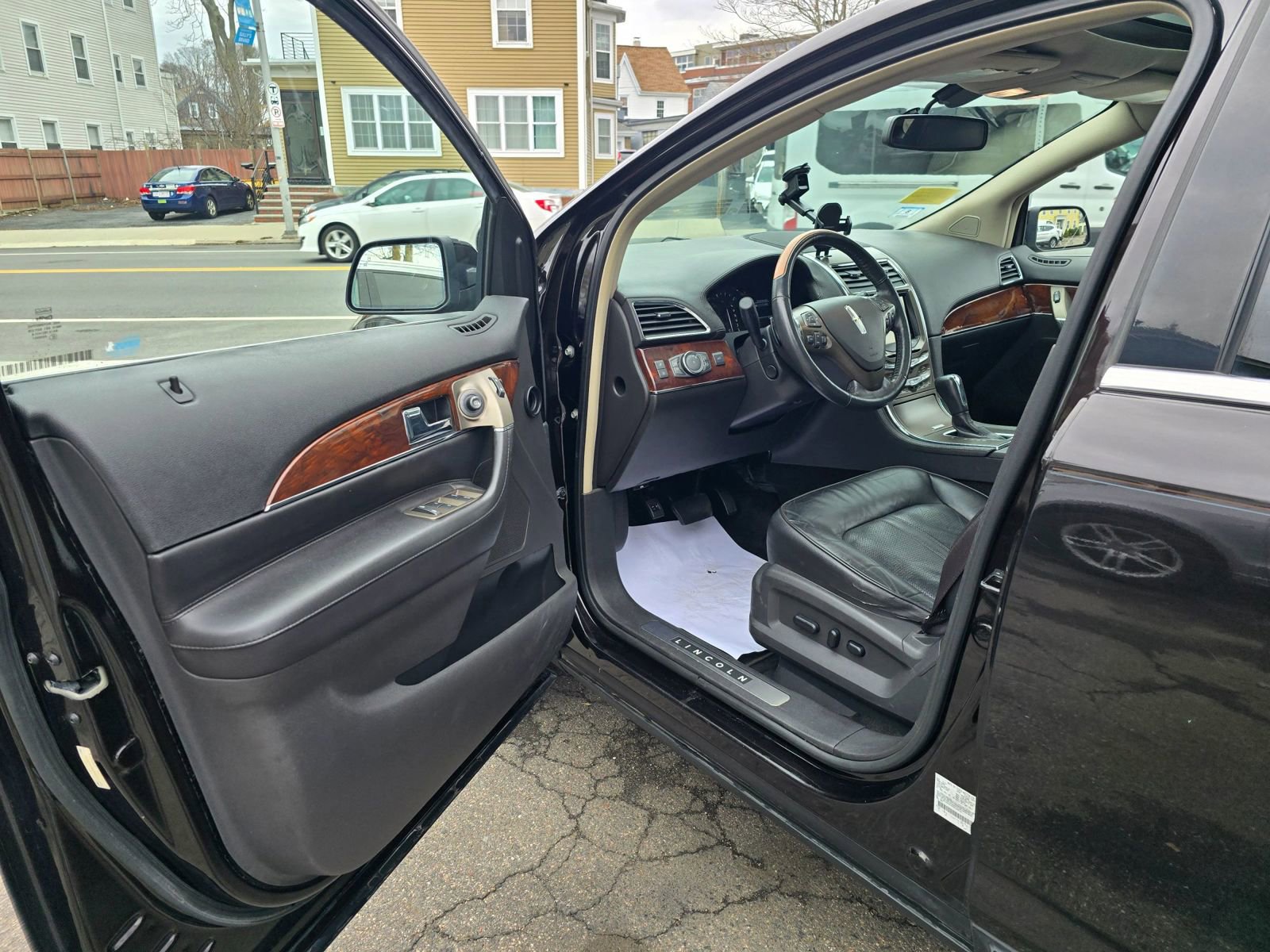 Used 2013 Lincoln MKX AWD image 8