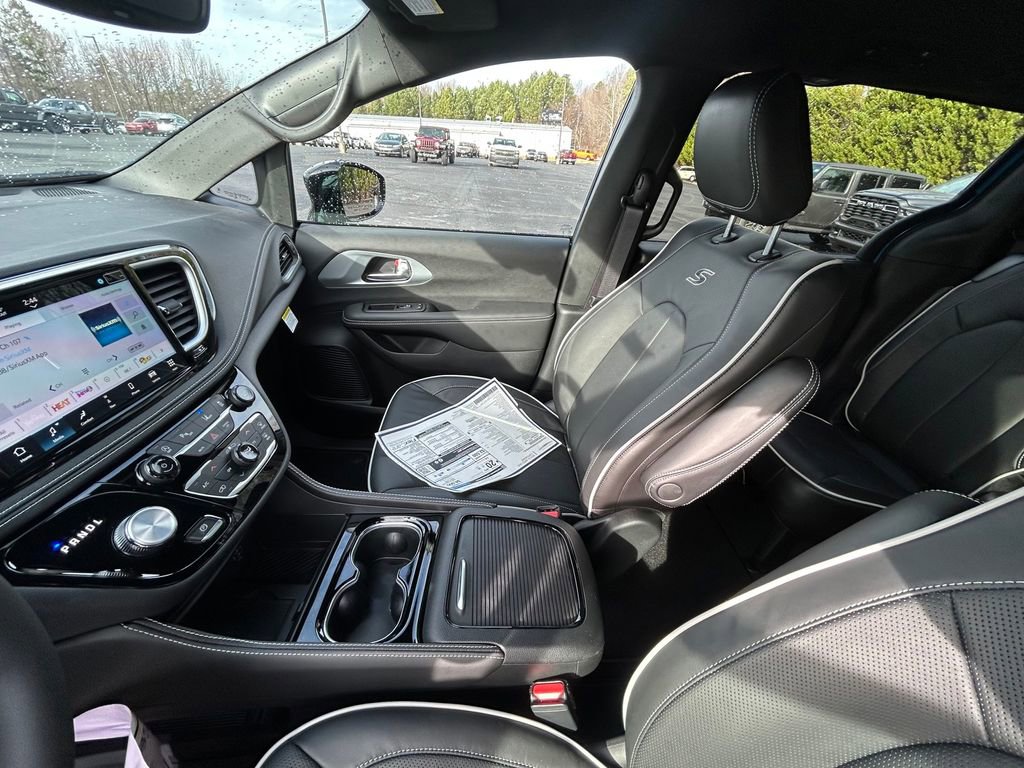 New 2026 Chrysler Pacifica Limited w/ S Appearance Package image 18