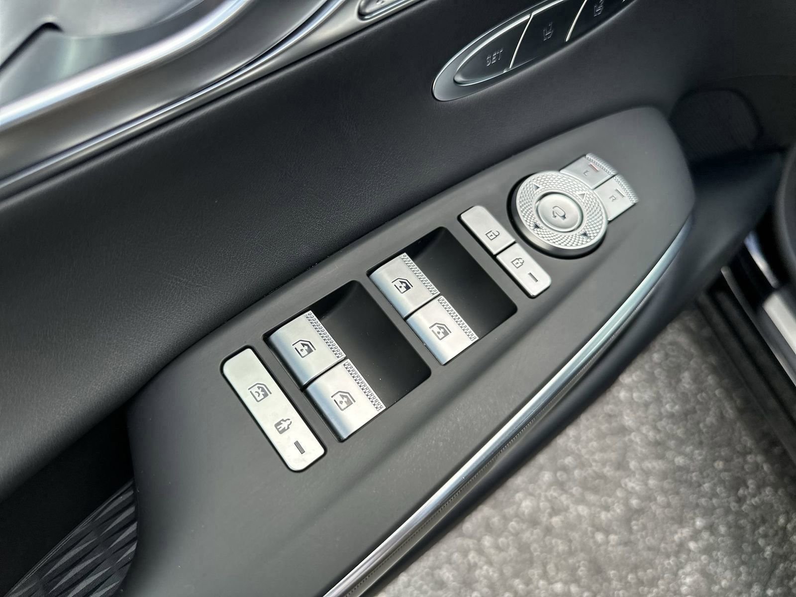 Used 2024 Genesis GV70 3.5T Sport w/ Sport Advanced Package image 19