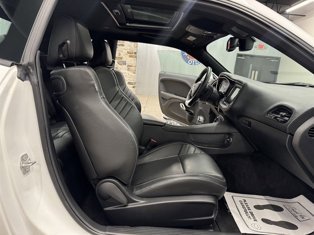 Used 2016 Dodge Challenger SRT w/ Technology Group image 31