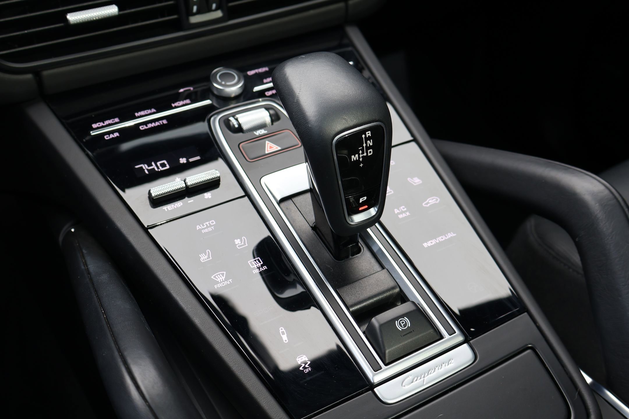 Certified 2022 Porsche Cayenne Turbo S AWD/4WD image 21