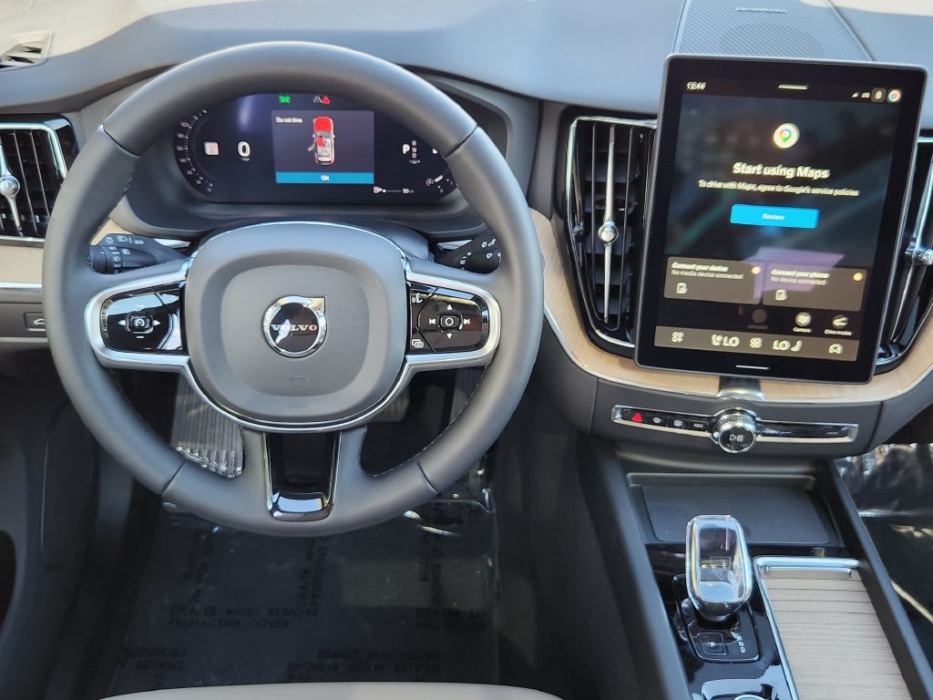 New 2027 Volvo XC60 B5 Plus AWD/4WD image 3
