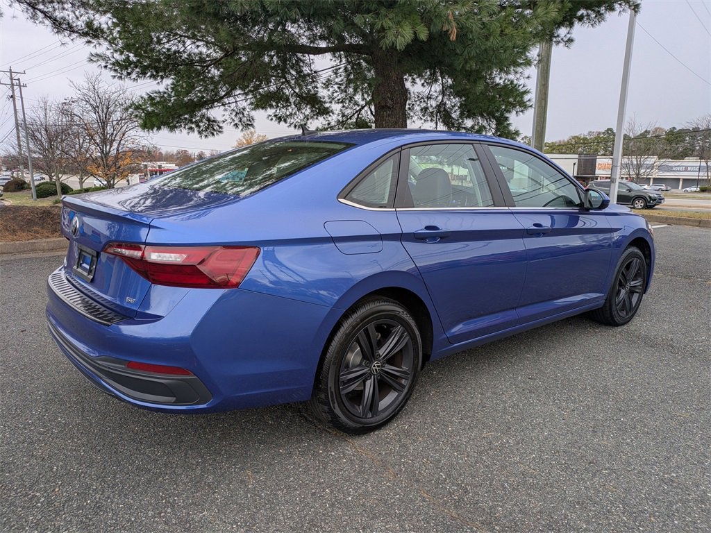Used 2023 Volkswagen Jetta SE image 4