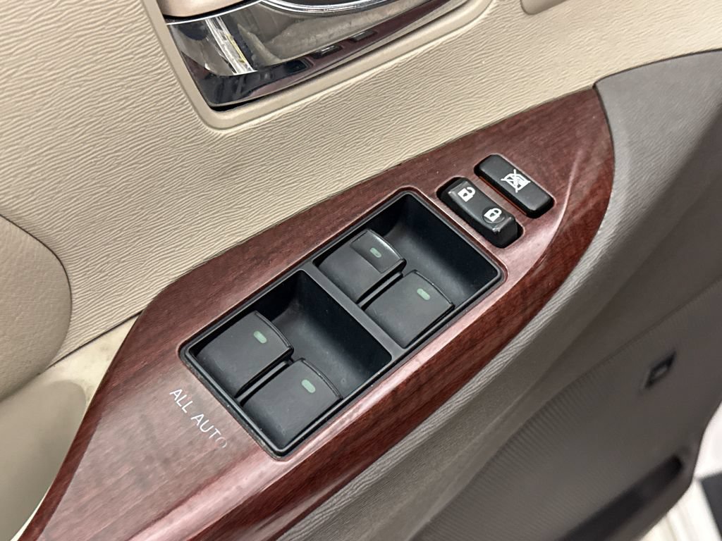 Used 2013 Toyota Sienna Limited w/ Premium Pkg FWD image 22