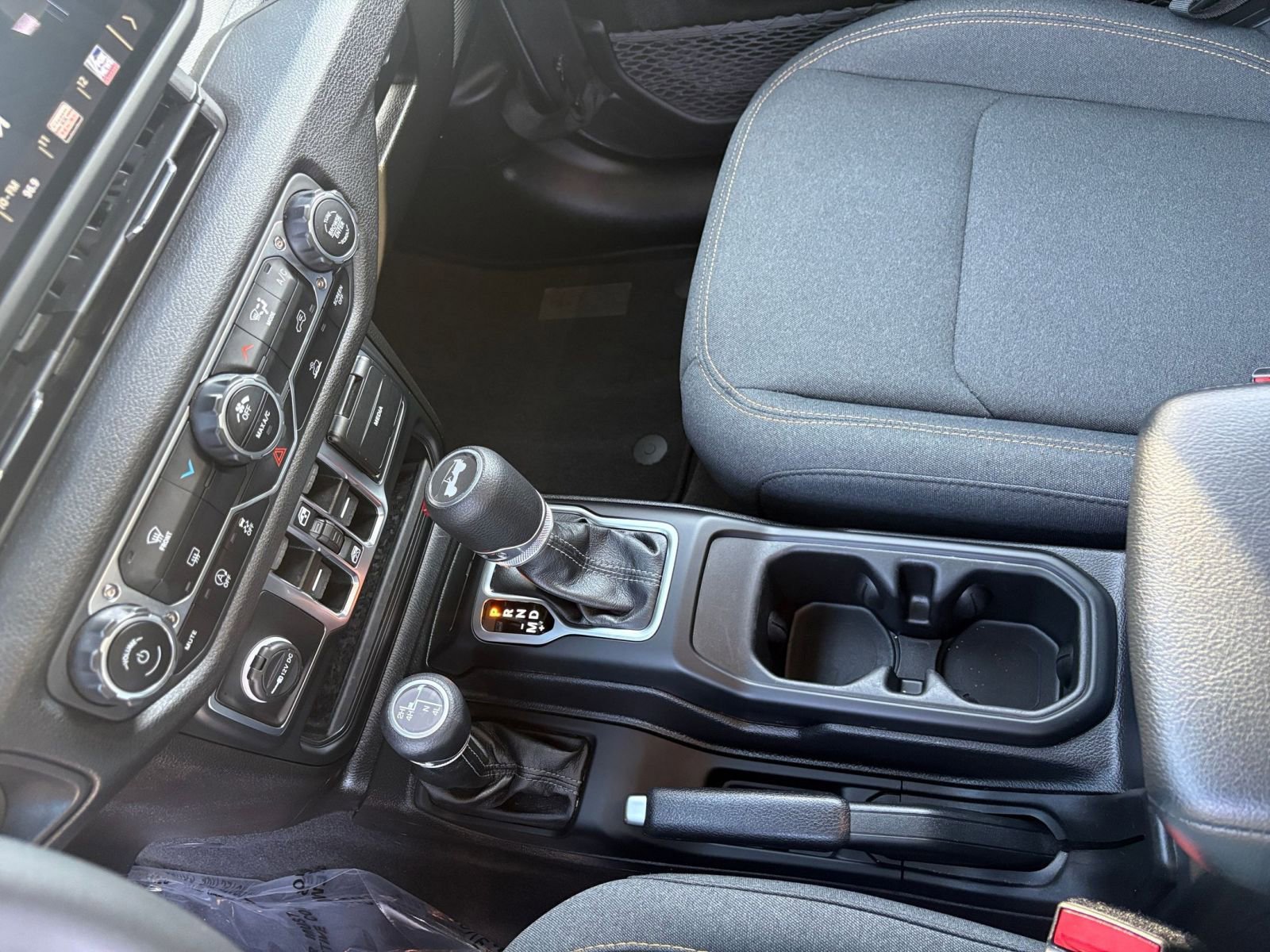 Used 2025 Jeep Wrangler Sport S AWD/4WD image 40