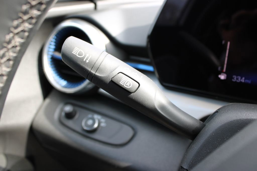 Used 2025 Chevrolet Trax LT w/ LT Convenience Package image 34