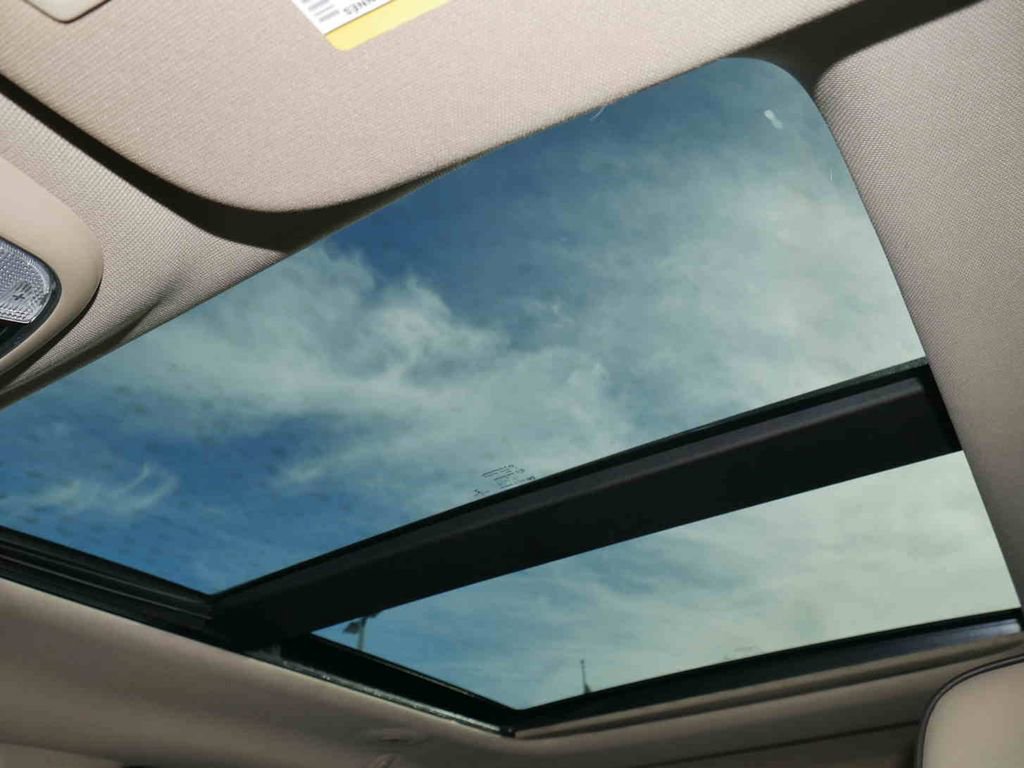 Used 2017 Jeep Grand Cherokee Overland w/ Jeep Active Safety Group image 40