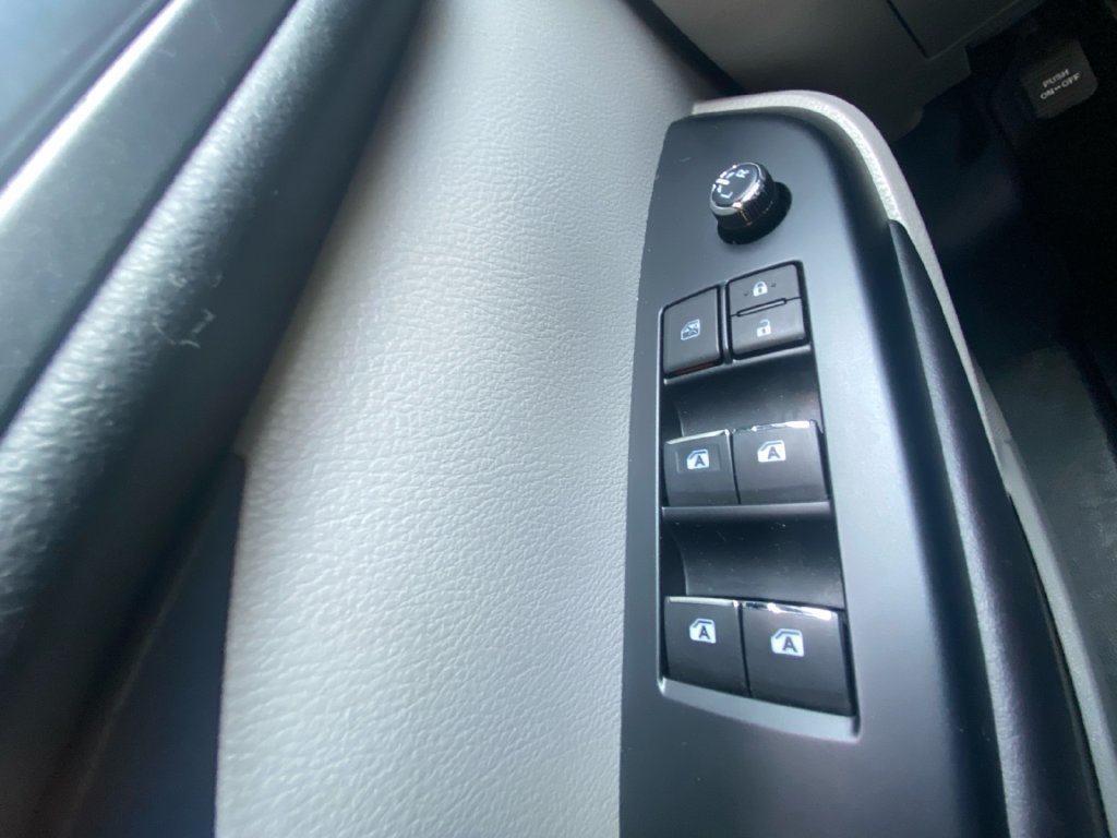Used 2017 Toyota Highlander Limited AWD/4WD image 17