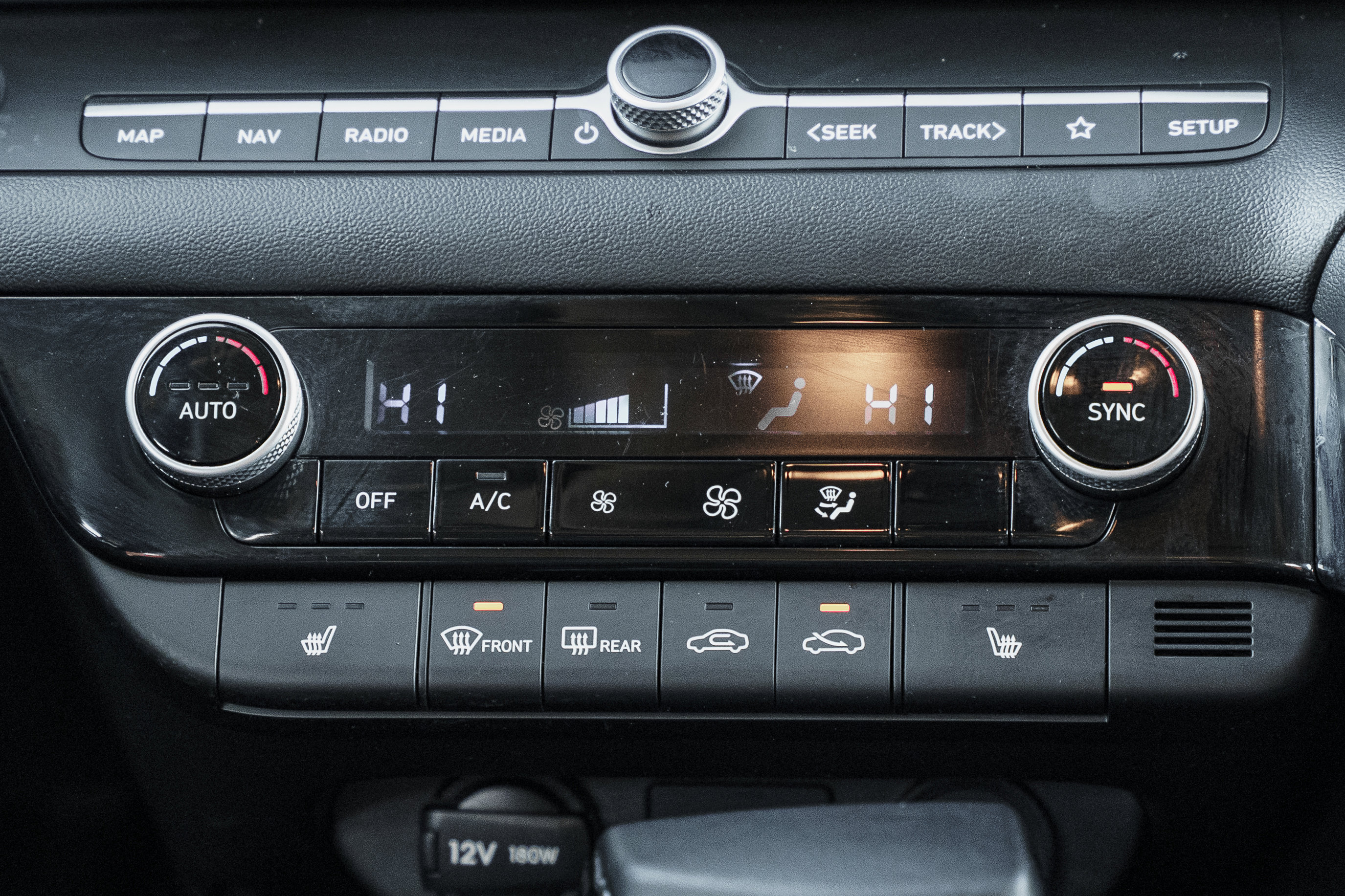 Used 2023 Hyundai Elantra Limited image 12