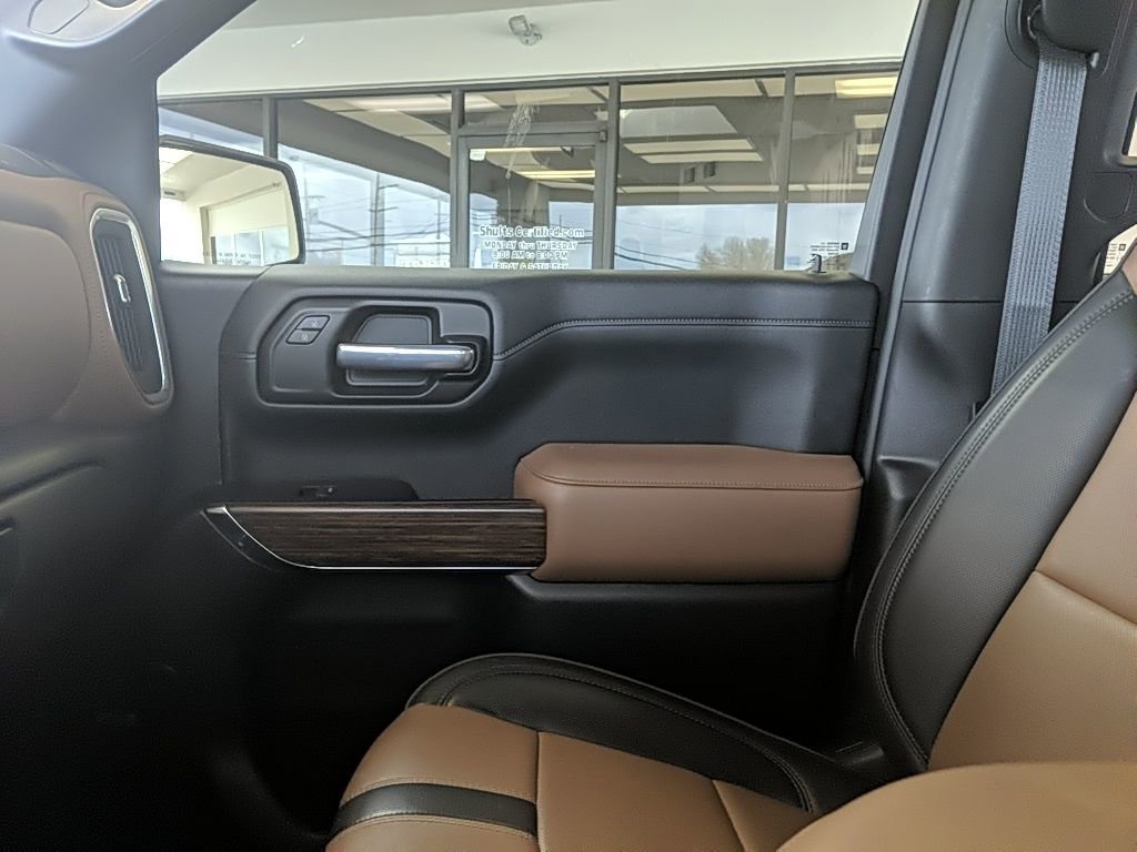 Used 2021 Chevrolet Silverado 1500 High Country w/ Technology Package image 26