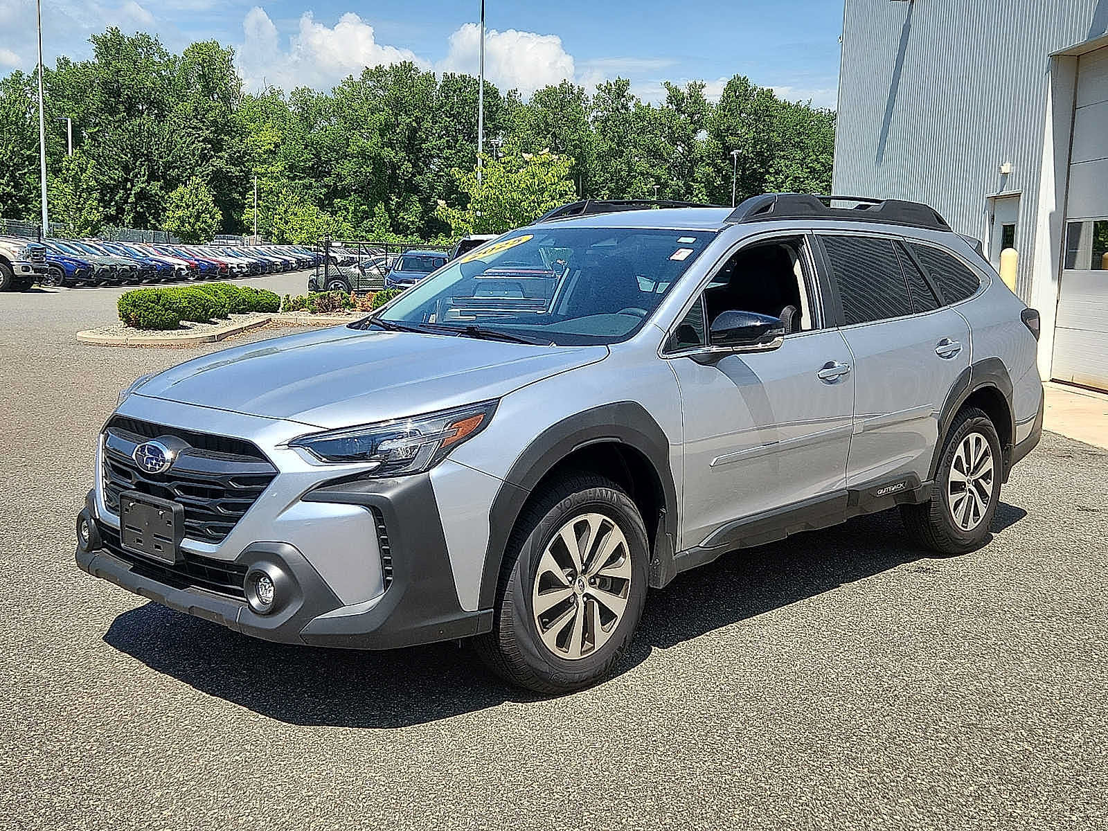Used 2025 Subaru Outback Premium AWD/4WD image 3