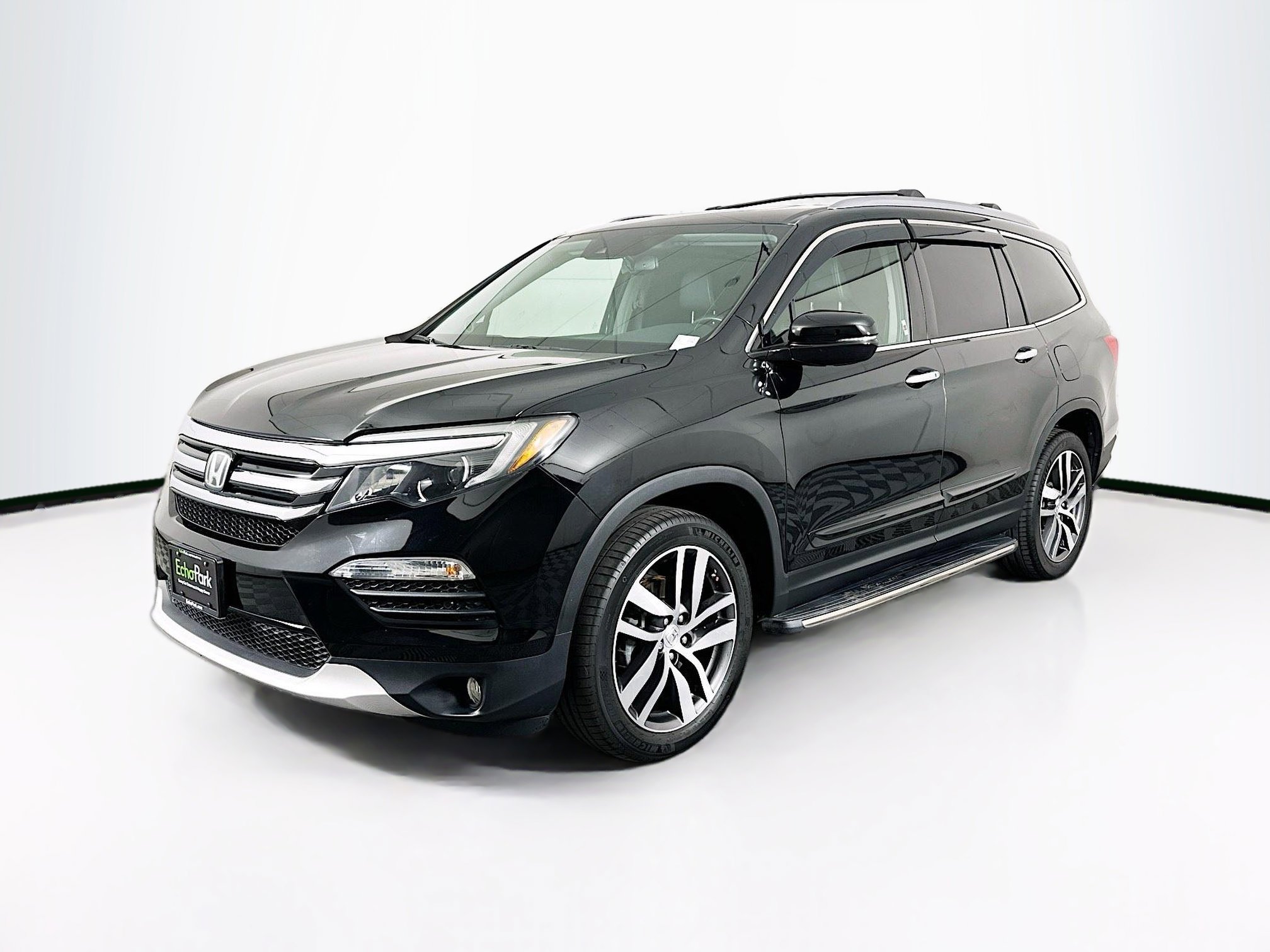 Used 2017 Honda Pilot Touring image 3