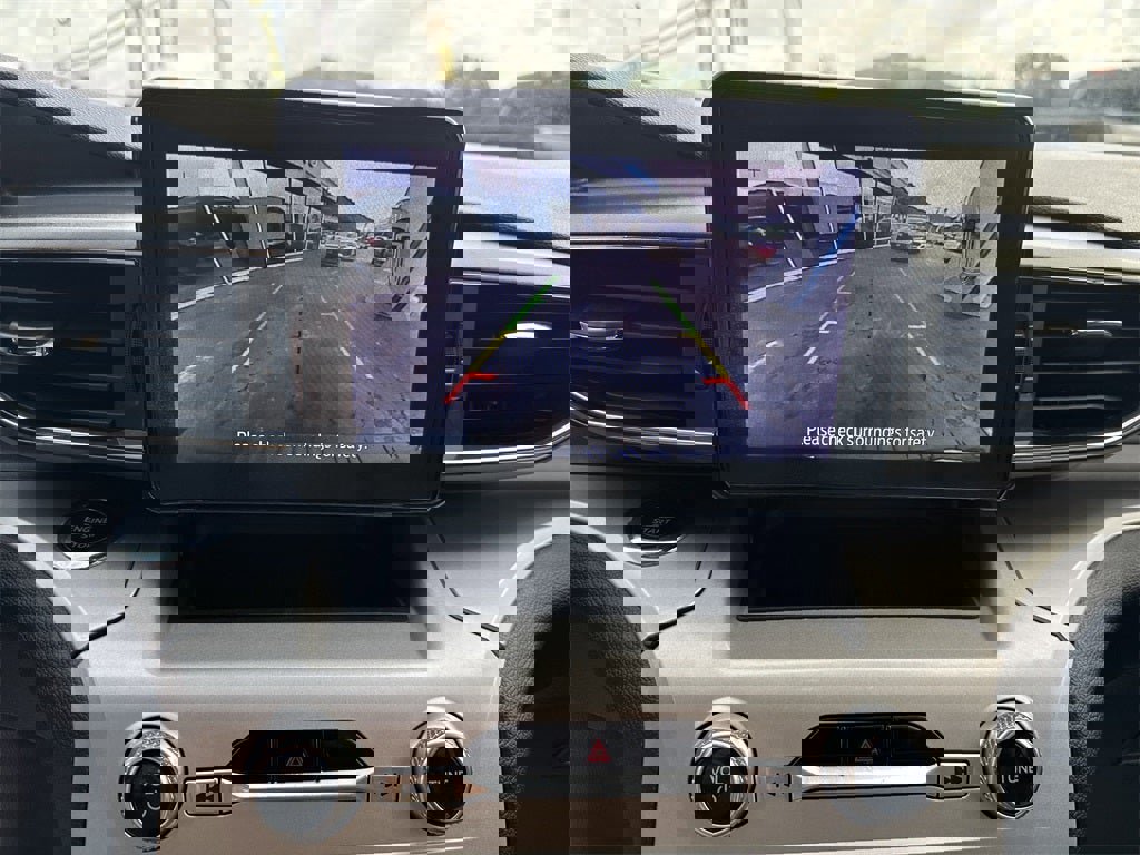 Used 2022 Ford Explorer XLT w/ Equipment Group 202A image 25