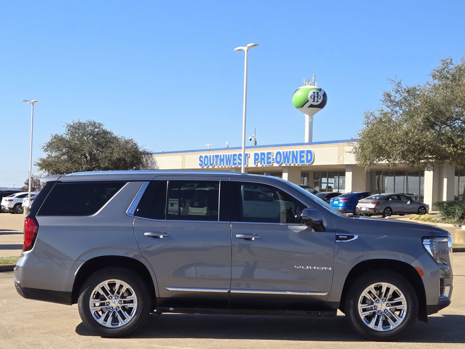 Used 2022 GMC Yukon SLT w/ SLT Luxury Package image 5