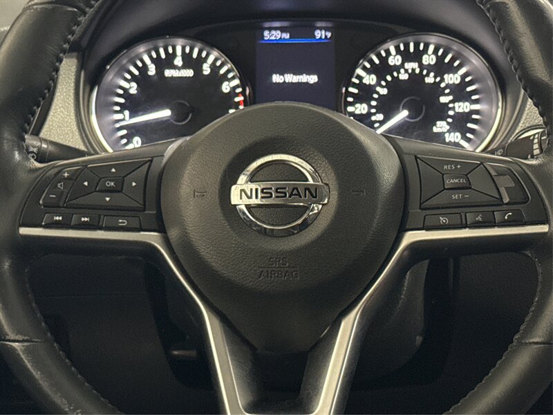 Used 2018 Nissan Rogue SV AWD/4WD image 16