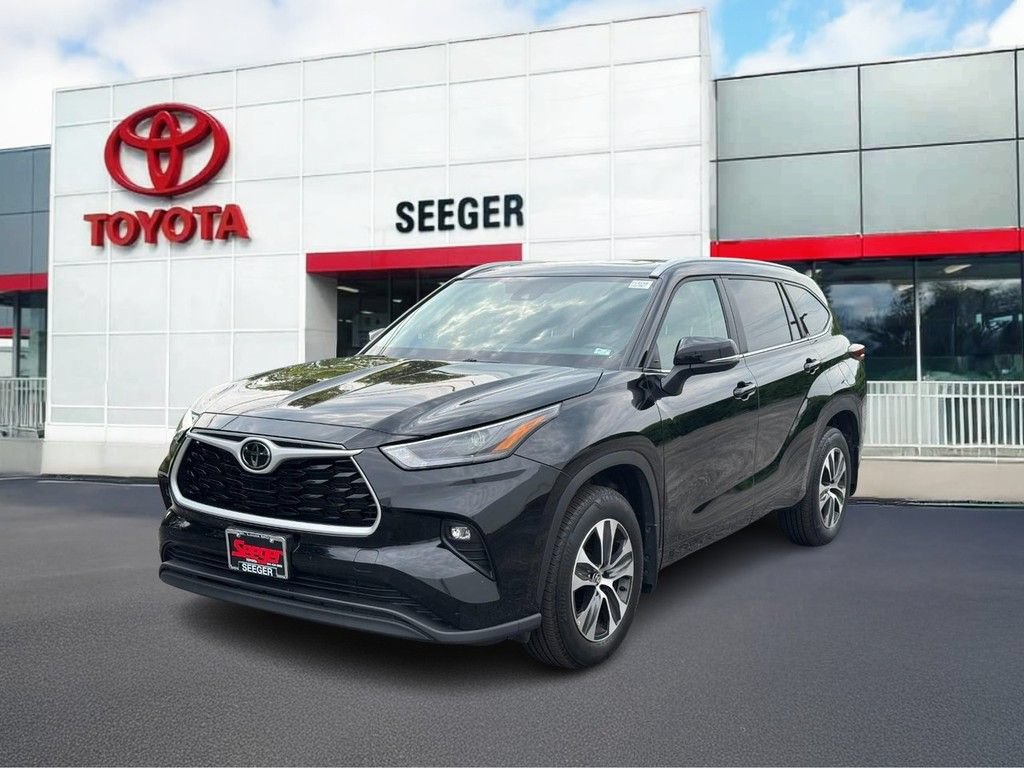 Used 2025 Toyota Highlander XLE AWD/4WD image 10