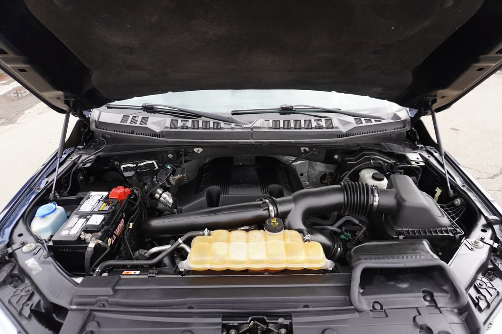 Used 2018 Ford F150 XLT w/ XTR Package image 31