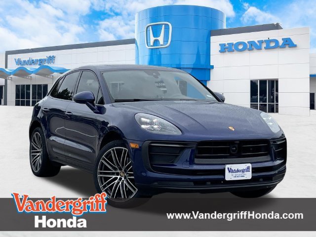 Used 2024 Porsche Macan AWD/4WD image 1