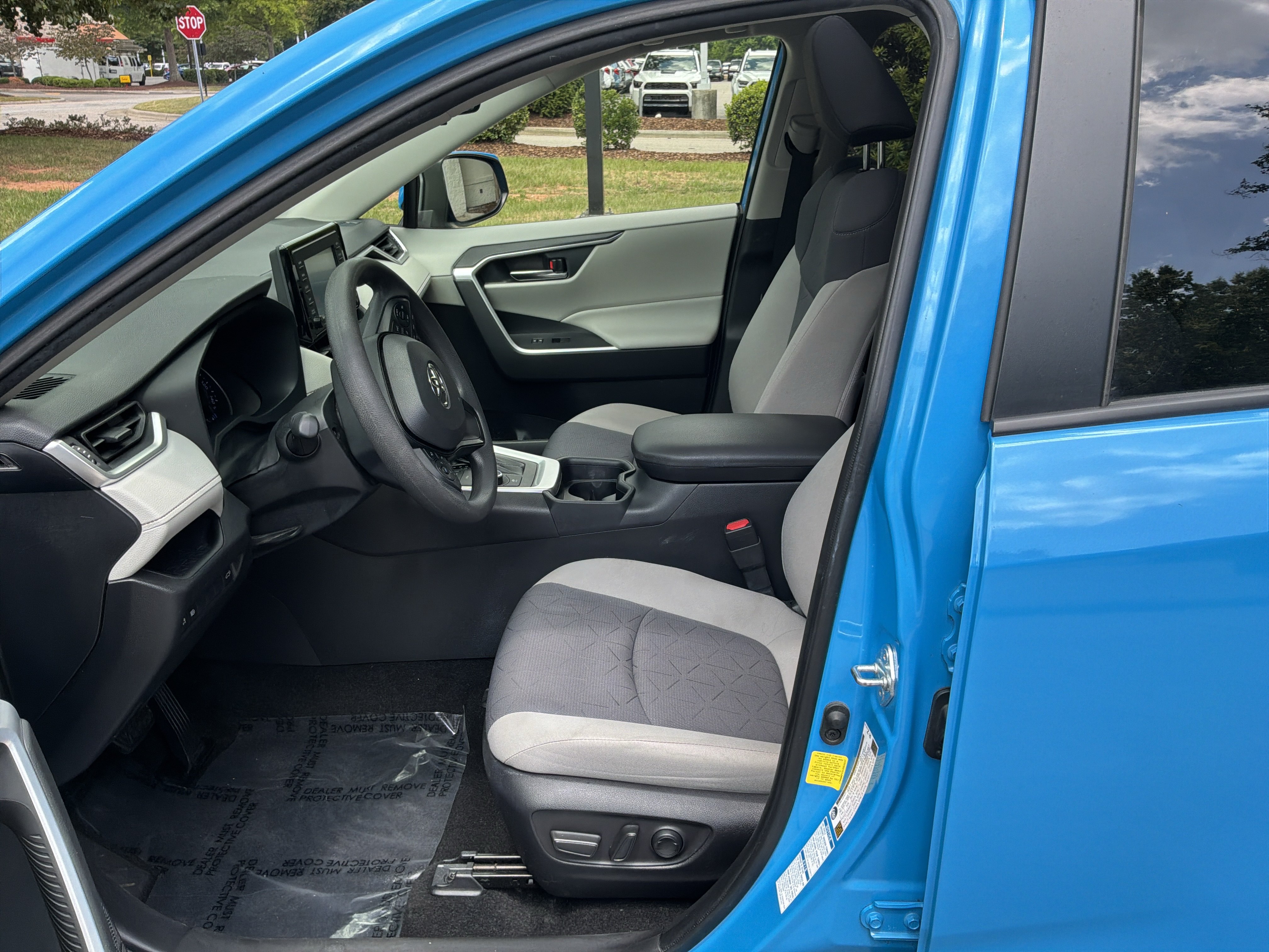 Used 2020 Toyota RAV4 XLE w/ Convenience Package AWD/4WD image 16
