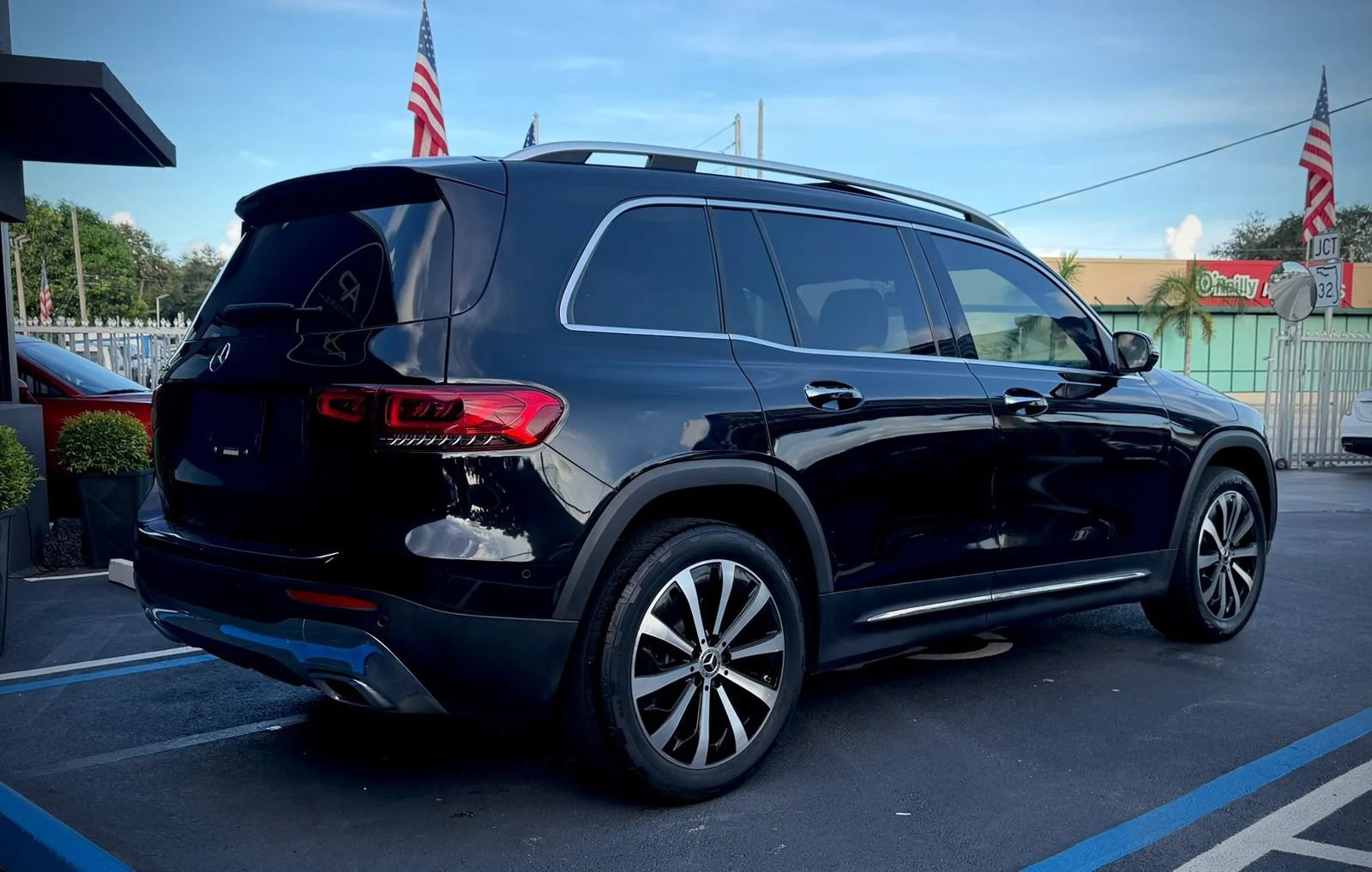 Used 2022 Mercedes-Benz GLB 250 w/ Premium Package image 13