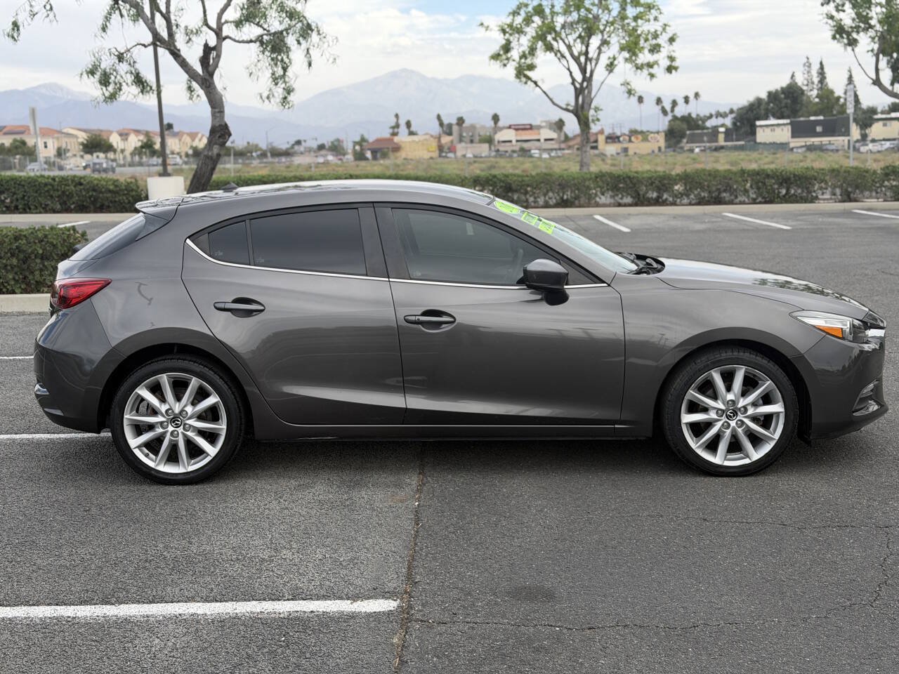 Used 2017 MAZDA MAZDA3 Touring FWD image 2
