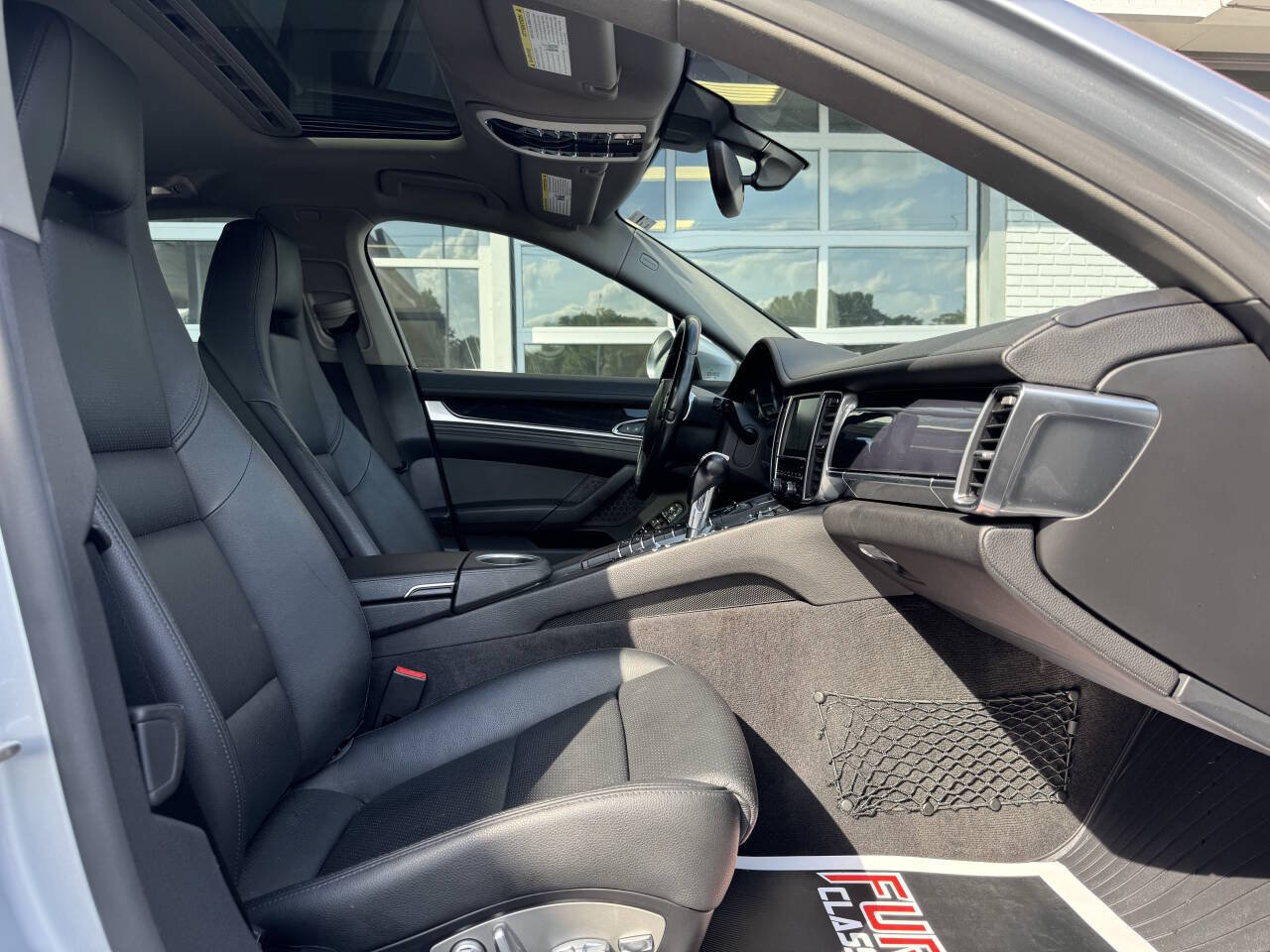 Used 2015 Porsche Panamera S RWD image 36