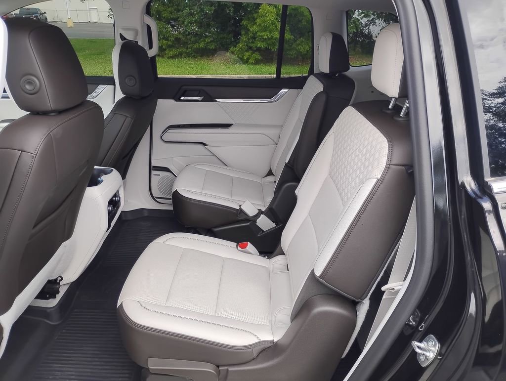 Used 2024 GMC Acadia Denali FWD image 24