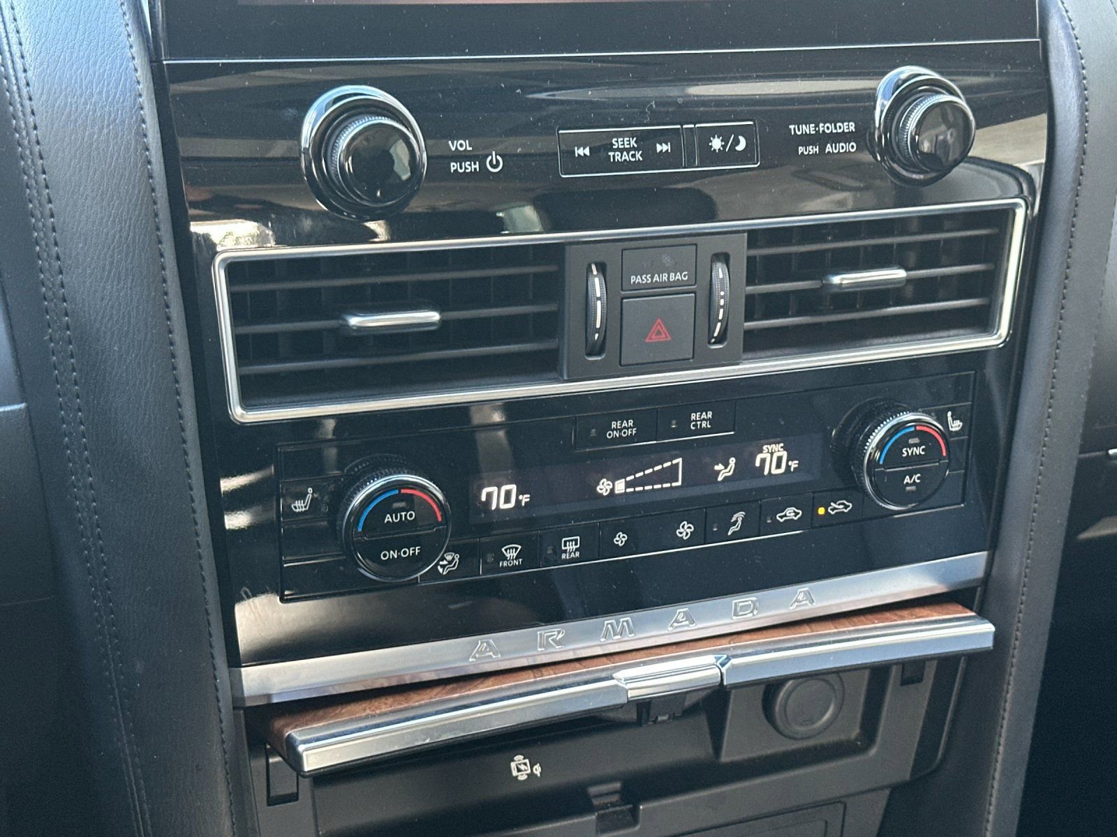 Used 2023 Nissan Armada SL w/ Captain's Chairs Package image 20