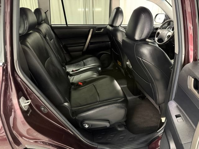 Used 2011 Toyota Highlander SE w/ Tow Pkg AWD/4WD image 11
