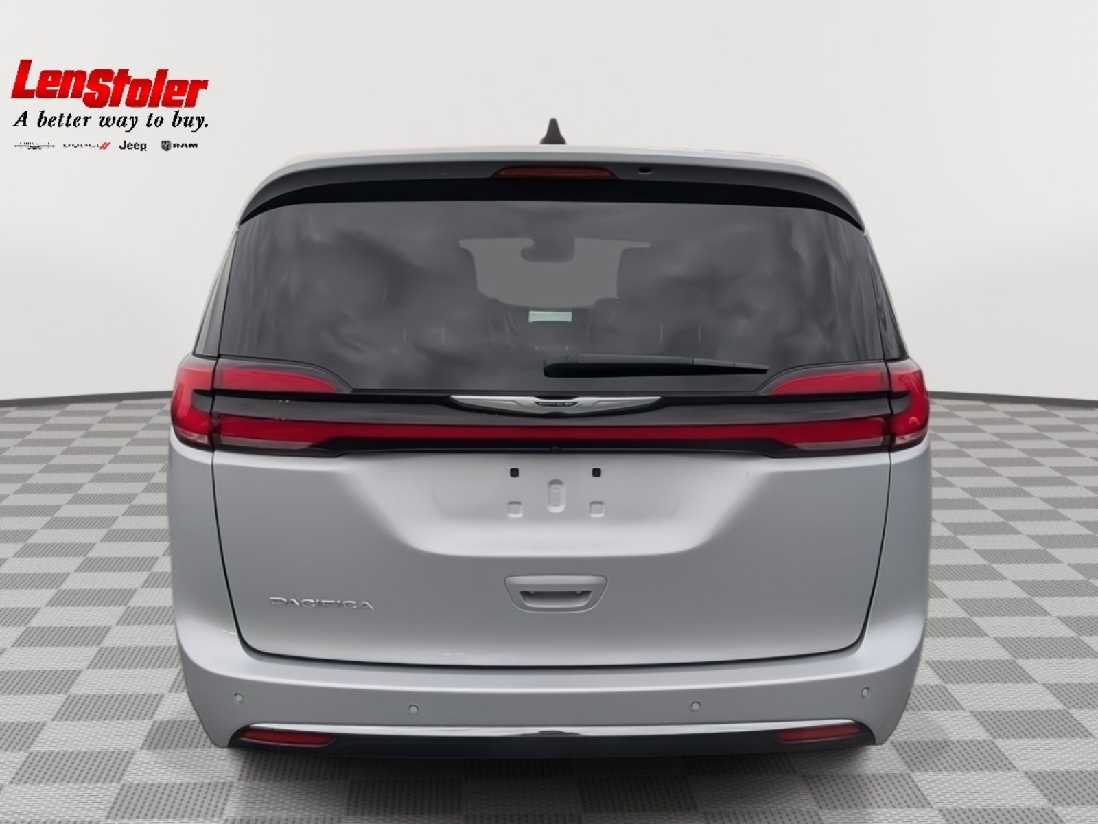 Used 2024 Chrysler Pacifica Touring-L image 4