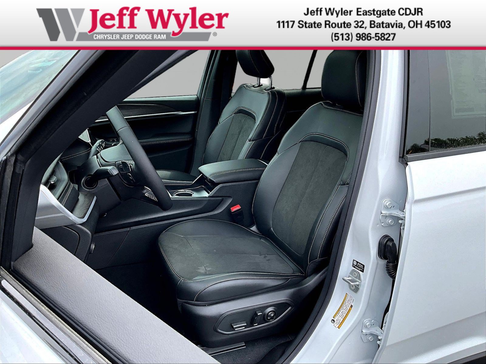 New 2026 Jeep Grand Cherokee Altitude AWD/4WD image 17