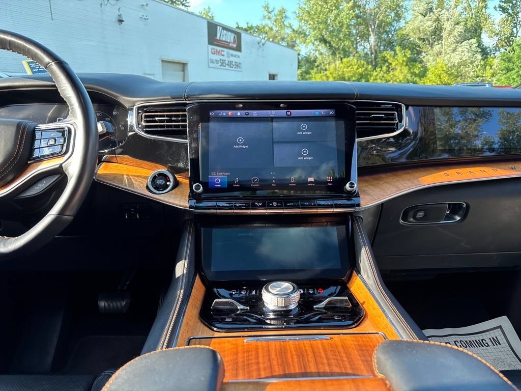 Used 2022 Jeep Grand Wagoneer Series III w/ Rear Seat Video Group 1 AWD/4WD image 23