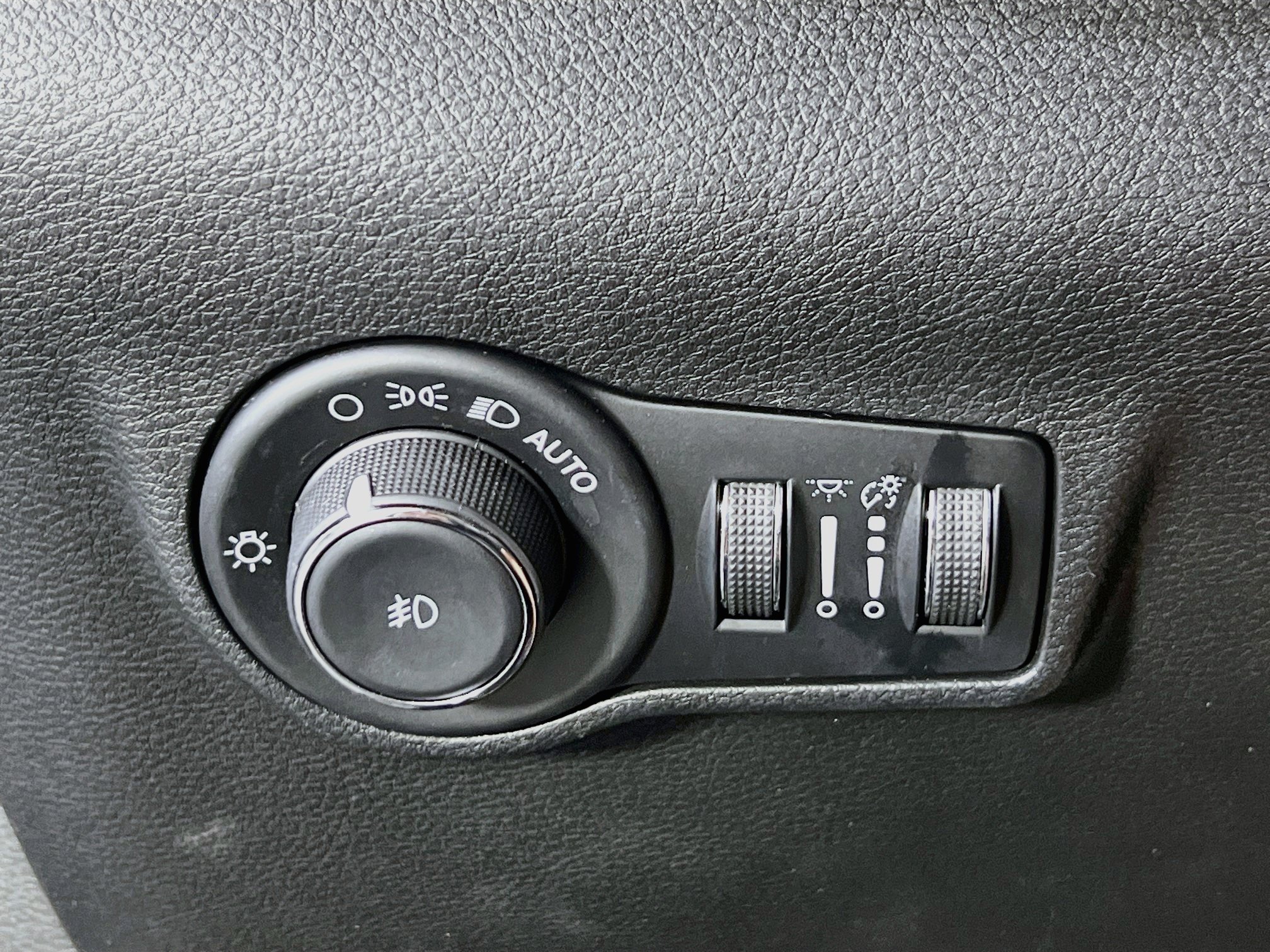 Used 2023 Jeep Compass Limited w/ Sun and Sound Group AWD/4WD image 10