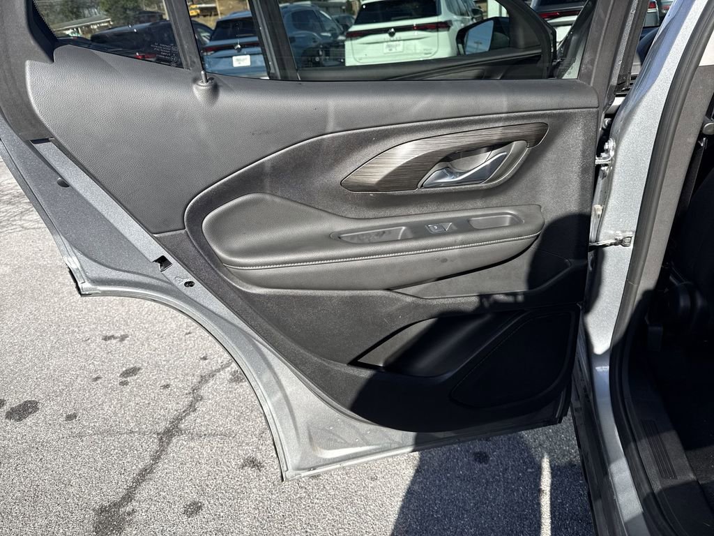 Used 2024 GMC Terrain SLE image 21