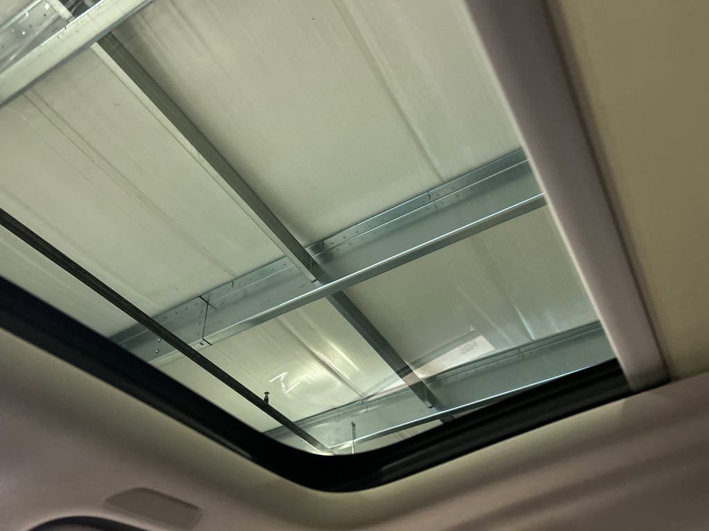 Certified 2024 Volvo XC60 T8 Ultimate w/ Protection Package Premier image 28