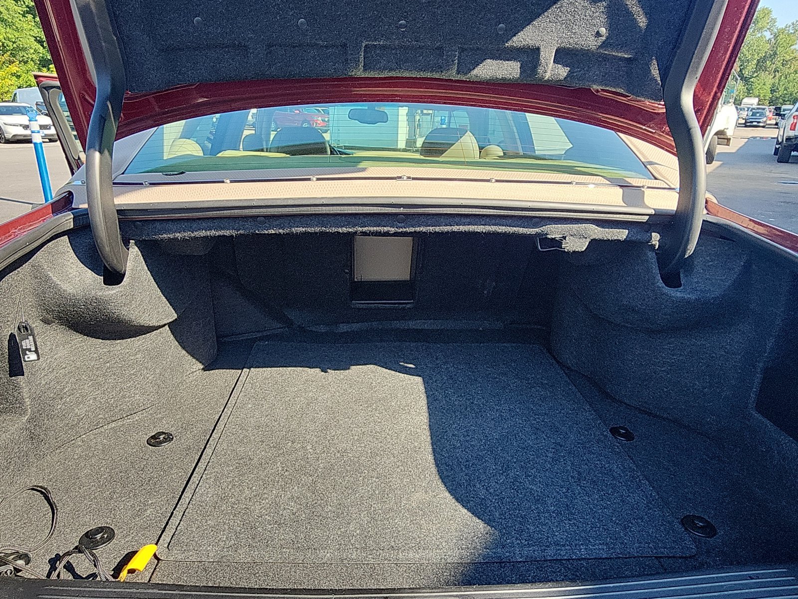 Used 2002 Cadillac De Ville w/ Comfort/Convenience Pkg FWD image 25