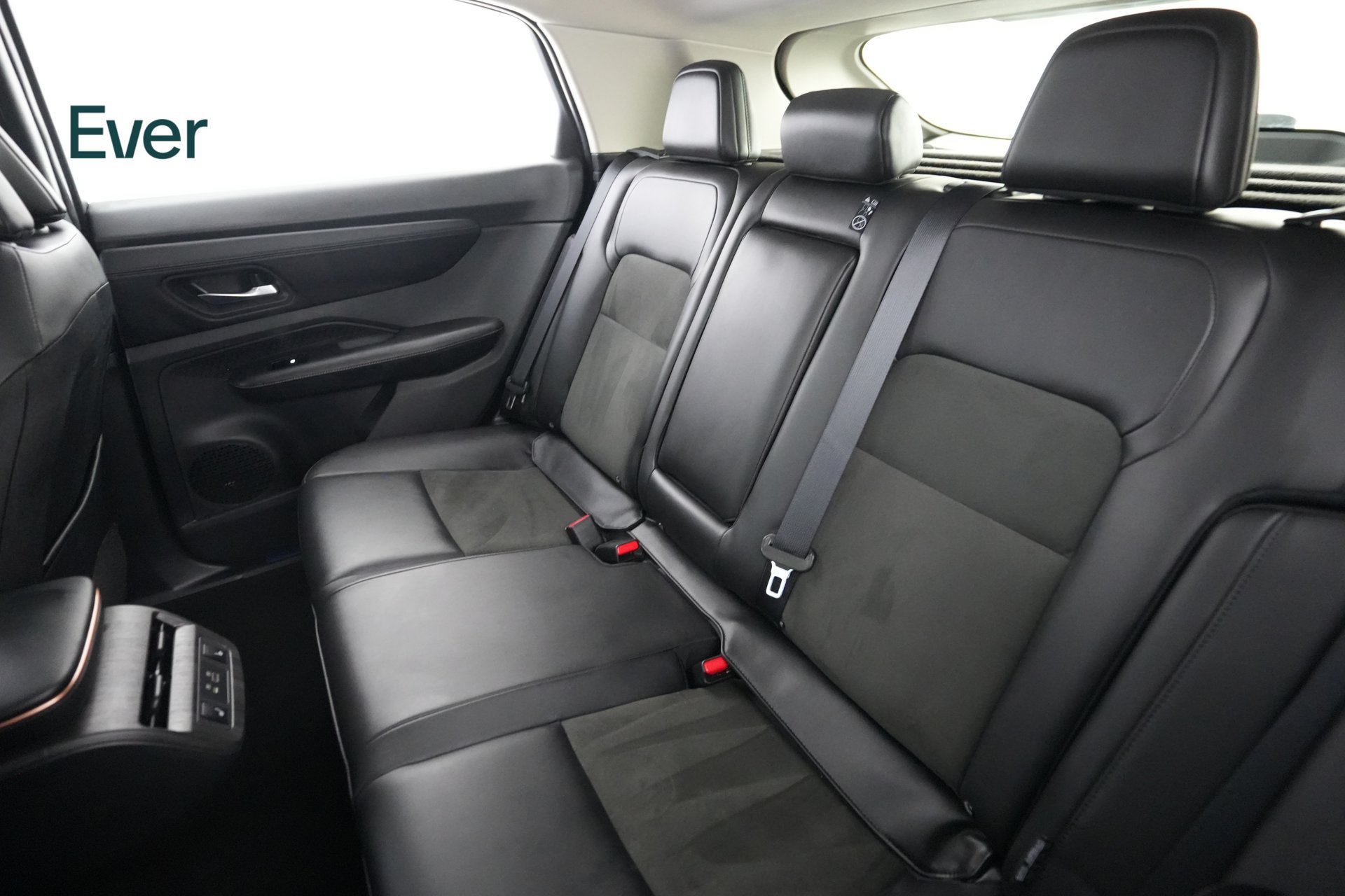 Used 2024 Nissan Ariya AWD image 24