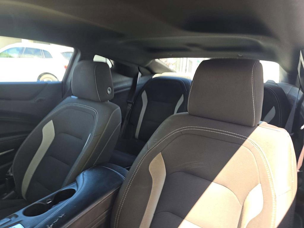 Used 2017 Chevrolet Camaro LT RWD image 7