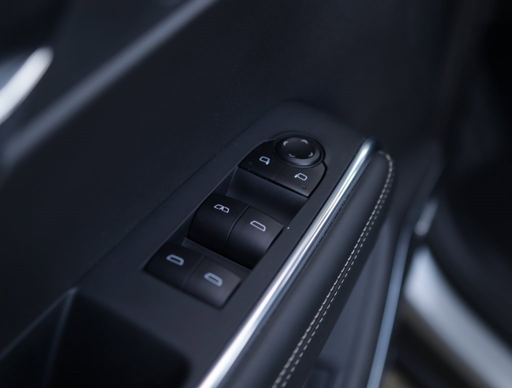 Used 2025 GMC Acadia Elevation image 26