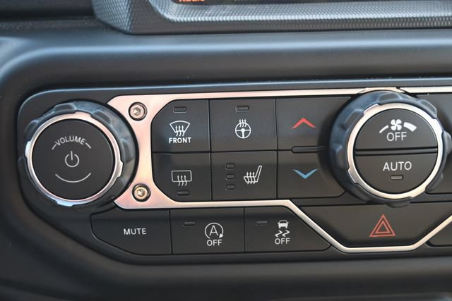 Used 2019 Jeep Wrangler Unlimited Sahara AWD/4WD image 32