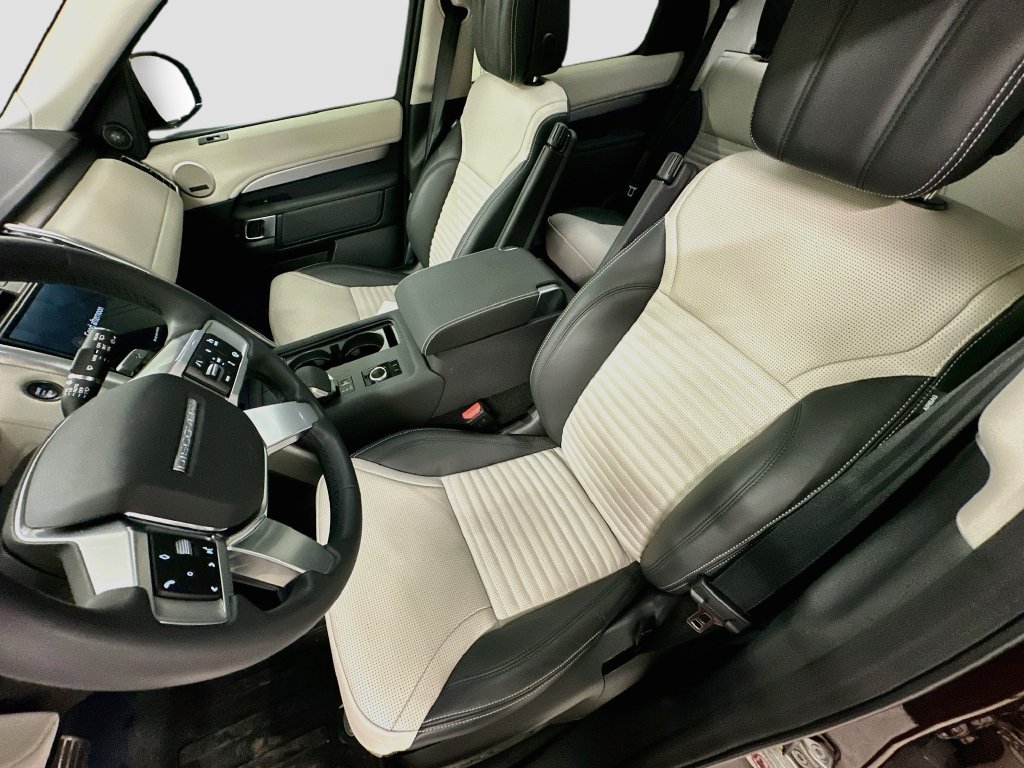 Used 2026 Land Rover Discovery Limited Edition AWD/4WD image 5