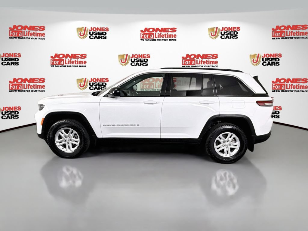 Used 2025 Jeep Grand Cherokee Laredo w/ MOPAR Finishing Package AWD/4WD image 13