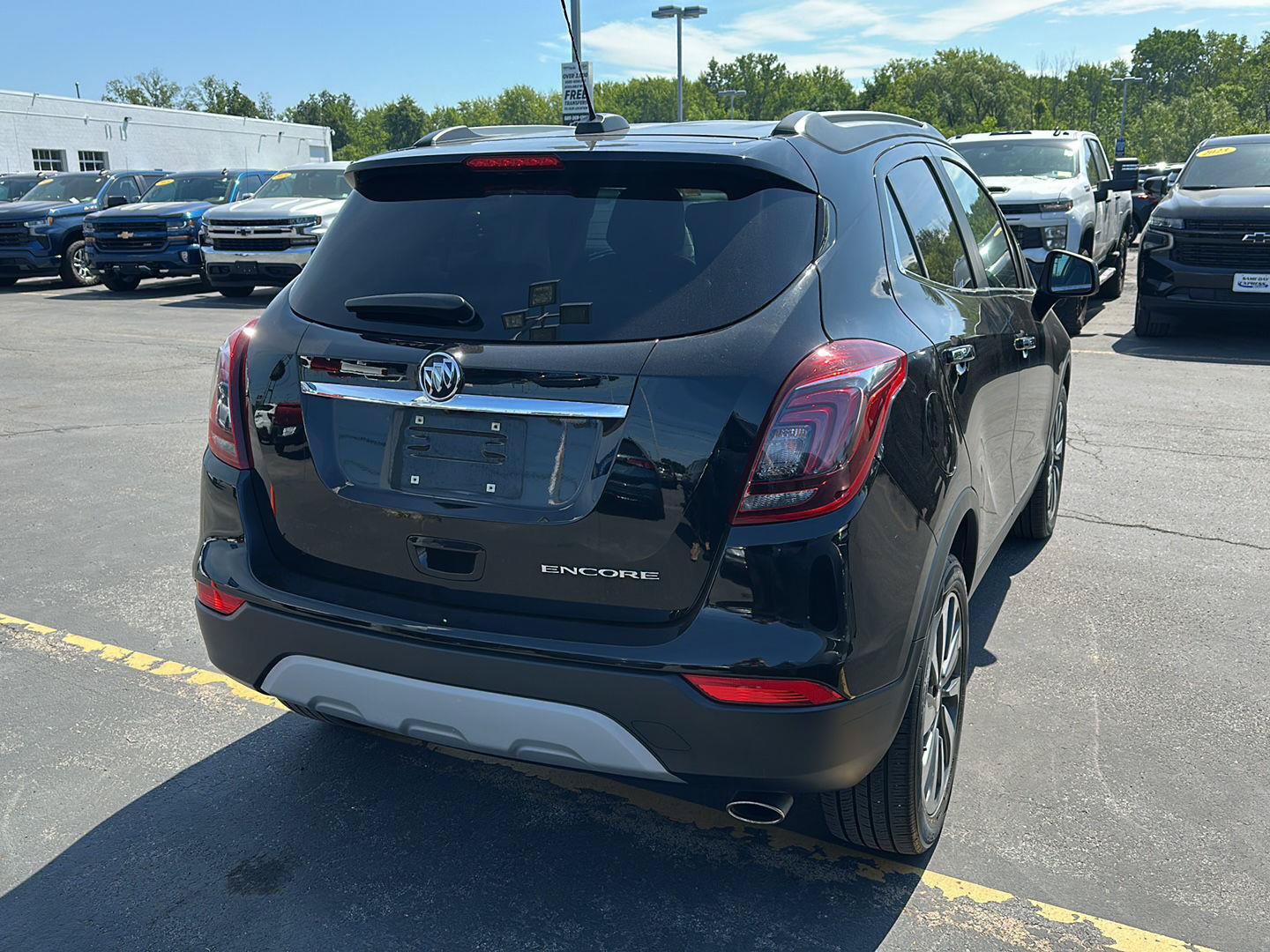 Used 2021 Buick Encore Preferred FWD image 2