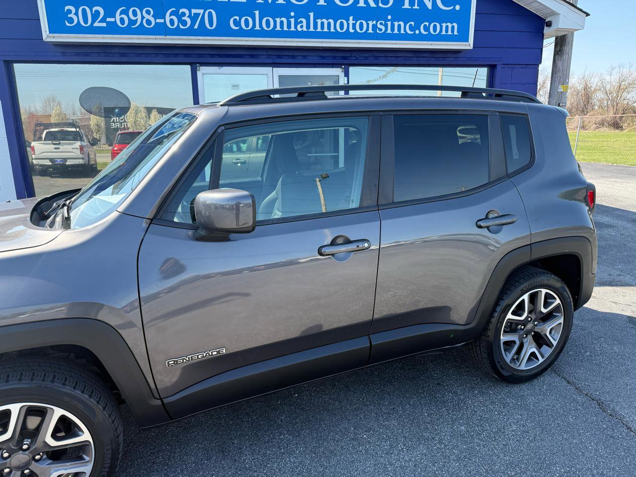 Used 2018 Jeep Renegade Latitude w/ Cold Weather Group image 3