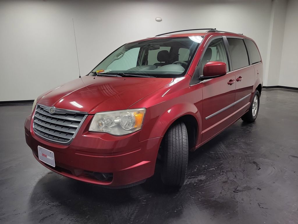 Used 2010 Chrysler Town & Country Touring image 4